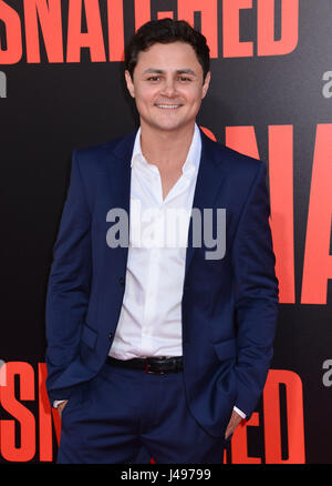 Los Angeles, Stati Uniti d'America. Il 10 maggio, 2017. Arturo Castro arriva alla premiere di XX Century Fox 'Snatched' al Regency Village Theatre il 10 maggio 2017 a Westwood, California. Credito: Tsuni/USA/Alamy Live News Foto Stock