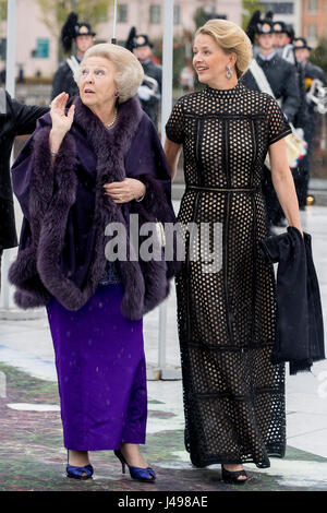 Oslo, Norvegia. Il 10 maggio, 2017. La principessa Beatrice e la principessa Mabel dei Paesi Bassi frequentare l'ottantesimo compleanno banchetto di re Harald e la regina Sonja di Norvegia alla Opera House di Oslo, Norvegia, 10 maggio 2017. Foto: Patrick van Katwijk Paesi Bassi OUT/point de vue fuori - nessun filo SERVICE - foto: Patrick van Katwijk/Olandese Photo Press/dpa/Alamy Live News Foto Stock