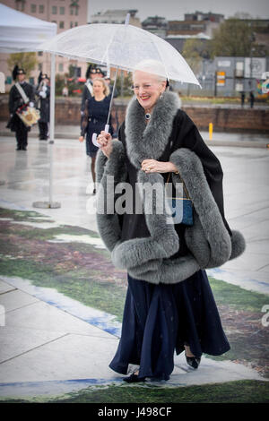 Oslo, Norvegia. Il 10 maggio, 2017. La regina Margrethe di Danimarca assiste l'ottantesimo compleanno banchetto di re Harald e la regina Sonja di Norvegia alla Opera House di Oslo, Norvegia, 10 maggio 2017. Foto: Patrick van Katwijk Paesi Bassi OUT/point de vue fuori - nessun filo SERVICE - foto: Patrick van Katwijk/Olandese Photo Press/dpa/Alamy Live News Foto Stock