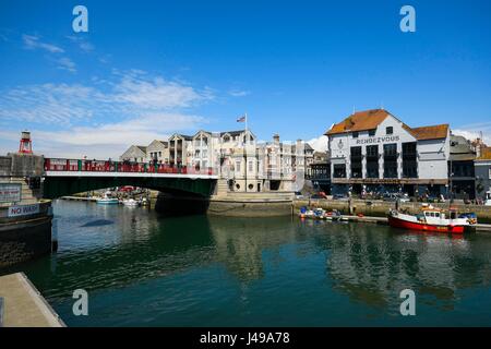 Weymouth Dorset, Regno Unito. 11 Maggio, 2017. Regno Unito Meteo. La città ponte presso il porto sotto un cielo azzurro e il sole caldo presso la località balneare di Weymouth nel Dorset. Photo credit: Graham Hunt/Alamy Live News Foto Stock