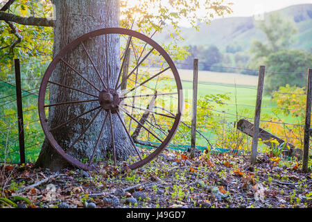 Vecchio appoggiate in metallo Foto Stock