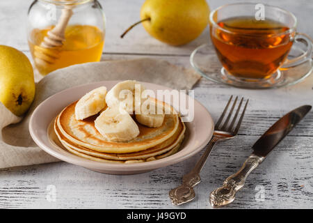 Banana anacardi pancake con banane. messa a fuoco selettiva Foto Stock