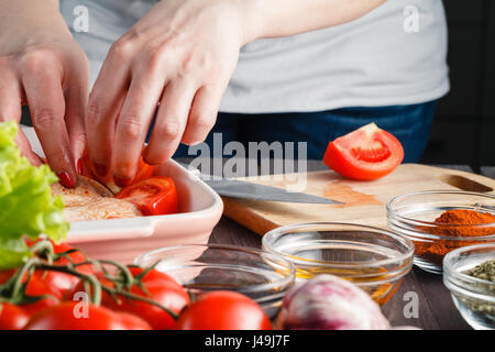 Cosce di pollo con spezie Foto Stock