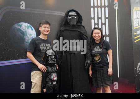 06.05.2017, Singapore, Repubblica di Singapore, in Asia - i fan di Star Wars si riuniscono durante l annuale Star Wars evento nel Supertree Grove. Foto Stock