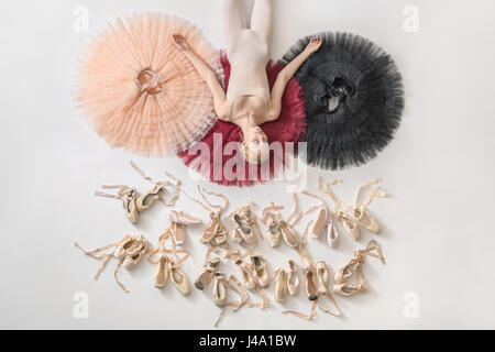 La bionda ballerina si trova in studio Foto Stock