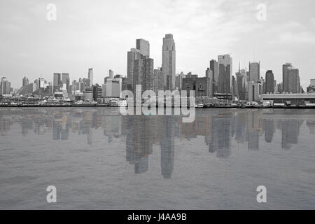 Manhattan preso dal fiume Hudson, New York Foto Stock