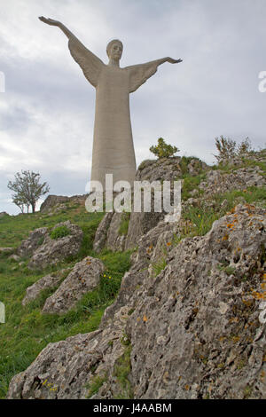 Il secondo produttore al mondo di Cristo Redentore statua al di sopra di Maratea Foto Stock