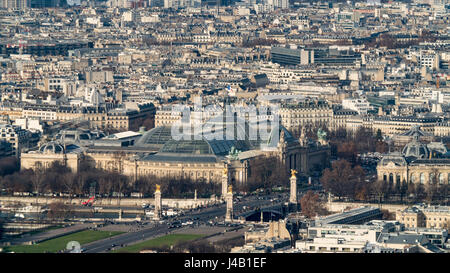 Vista aerea del Grand Palais e ponte Alexandre III a Parigi Foto Stock