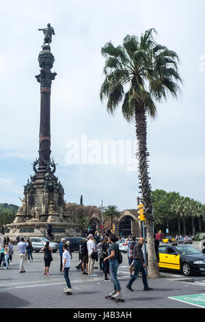 Il monumento a Colombo in corrispondenza della estremità inferiore della Rambla, Barcelona, Spagna. Foto Stock
