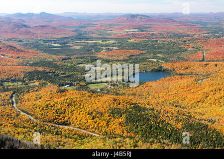 Vista dalla cima del monte cascata, Adirondacks, nello Stato di New York, Stati Uniti d'America. Foto Stock