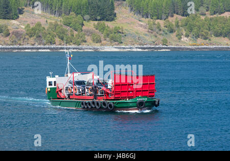 I mondi ultimo lavoro giradischi auto ferry operante tra Glenelg Kylerea e sull'Isola di Skye in occidente delle Highlands Scozzesi. Foto Stock