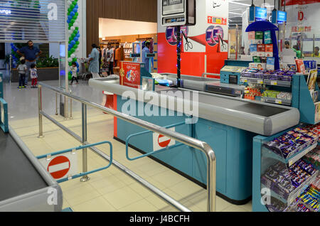 Supermercato Hyperstar presso il centro commerciale più grande del Pakistan, Emporium Mall, Lahore, Pakistan Foto Stock