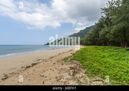 Kahana Bay Beach Park sul lato sopravento di Oahu Hawaii Foto Stock