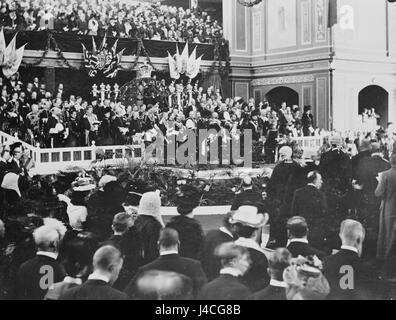 Fotografia di il Duca e la duchessa di Cornovaglia e di York apertura del Commonwealth europeo Foto Stock