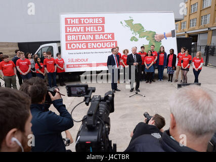 Elezioni nazionali e i coordinatori della Campagna Ian Lavery (PARLA) e Andrea Gwynne rivelano un nuovo poster per la manodopera per la campagna elettorale di Londra. Foto Stock