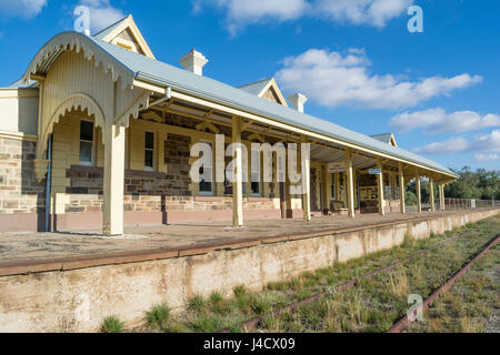 Burra, South Australia, Australia - 4 Giugno 2016: Il sito storico della vecchia Burra stazione ferroviaria che è stato recentemente restaurato e riaperto nel marzo 201 Foto Stock