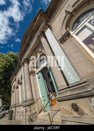 Il Mercer Galleria d'arte, Harrogate. Aperto nel 1991 in 200 anni di Harrogate Promenade Camere, uno di Harrogate il primo scopo costruiti edifici termali. Foto Stock