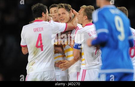 CHRISTOPHE BERRA CELEBRA ANDARE SCOZIA V IRLANDA DEL NORD HAMPDEN PARK GLASGOW Scozia il 25 marzo 2015 Foto Stock