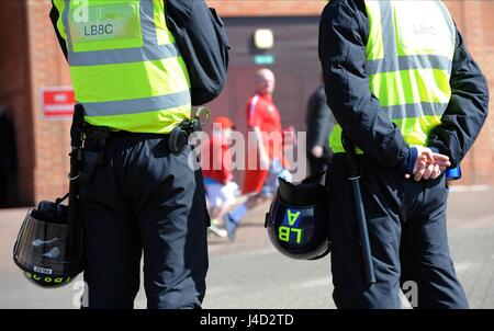 La polizia antisommossa Sunderland FC V Newcastle United FC SUNDERLAND FC V UNITÀ DI NEWCASTLE STADIO DELLA LUCE SUNDERLAND Inghilterra 05 aprile 20 Foto Stock