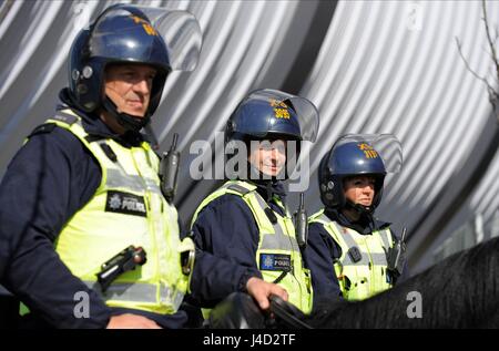 Polizia montata Sunderland FC V UNITÀ DI NEWCASTLE STADIO DELLA LUCE SUNDERLAND Inghilterra 05 aprile 2015 Foto Stock