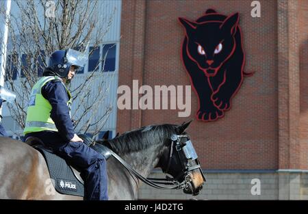 Polizia montata Sunderland FC V UNITÀ DI NEWCASTLE STADIO DELLA LUCE SUNDERLAND Inghilterra 05 aprile 2015 Foto Stock