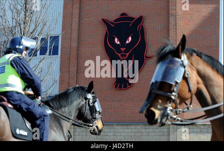 Polizia montata Sunderland FC V UNITÀ DI NEWCASTLE STADIO DELLA LUCE SUNDERLAND Inghilterra 05 aprile 2015 Foto Stock