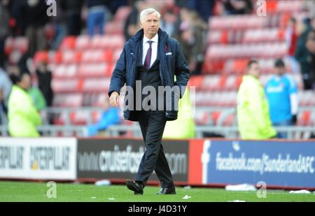 ALAN PARDEW CRYSTAL PALACE FC MANAGER CRYSTAL PALACE FC MANAGER STADIUM DI LUCE SUNDERLAND Inghilterra 11 aprile 2015 Foto Stock