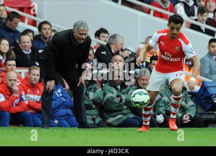 MANAGER DI Chelsea di Jose Mourinho ARSENAL V CHELSEA Emirates Stadium Londra Inghilterra 26 aprile 2015 Foto Stock