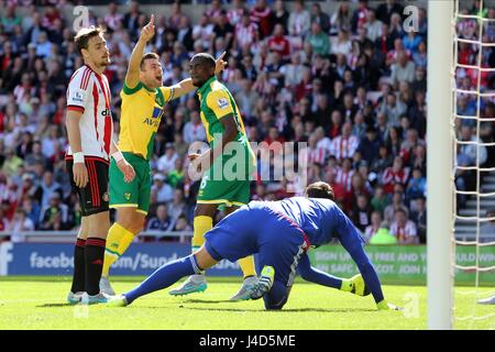 RUSSELL MARTIN CELEBRA IL TRAGUARDO SUNDERLAND FC V NORWICH CITY F STADIO DELLA LUCE SUNDERLAND INGHILTERRA 15 Agosto 2015 Foto Stock