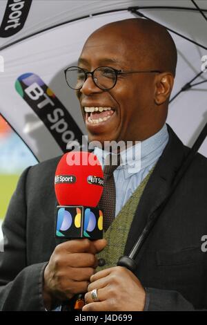 IAN WRIGHT il presentatore TV EX CALCIATORE il presentatore TV & EX CALCIATORE St James Park Newcastle Inghilterra 29 Agosto 2015 Foto Stock