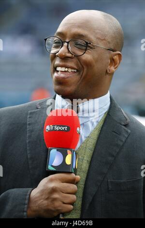 IAN WRIGHT il presentatore TV EX CALCIATORE il presentatore TV & EX CALCIATORE St James Park Newcastle Inghilterra 29 Agosto 2015 Foto Stock