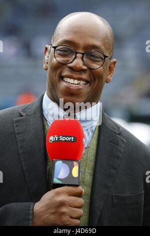 IAN WRIGHT il presentatore TV EX CALCIATORE il presentatore TV & EX CALCIATORE St James Park Newcastle Inghilterra 29 Agosto 2015 Foto Stock