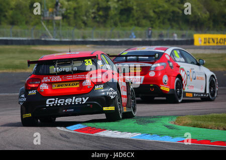 Adam Morgan nella sua mercedes benz a-class durante le prove libere della Dunlop msa British Touring Car Championship 2017 a Thruxton race course Foto Stock