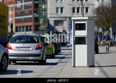 Fermo dispositivo radar in Jungfernstieg ad Amburgo, Germania, Europa Stationaeres Radargeraet am Jungfernstieg in Amburgo, Deutschland, Europa Foto Stock