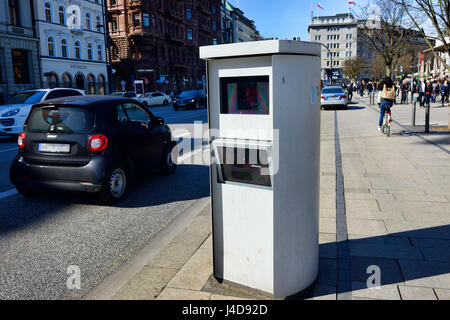 Fermo dispositivo radar in Jungfernstieg ad Amburgo, Germania, Europa Stationaeres Radargeraet am Jungfernstieg in Amburgo, Deutschland, Europa Foto Stock