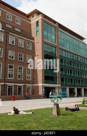 L'ingresso alla Birkbeck, una università di ricerca che fa parte dell'Università di Londra Foto Stock