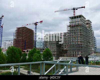La crescita urbana intorno al Parco Martin Luther King nel Clichy-Batignolles quartiere eco. Parigi, Francia Foto Stock