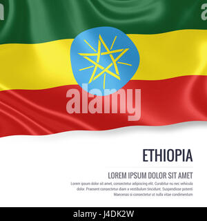 Silky bandiera di Etiopia sventolando isolato su un fondo bianco con il testo bianco spazio per il tuo annuncio messaggio. Il rendering 3D. Foto Stock