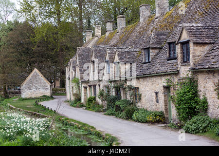 Arlington Row, Cotswold cottage in pietra, Bibury, Gloucestershire, England, Regno Unito Foto Stock