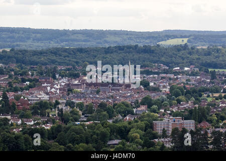 Vista su tutta la città mercato di Dorking Surrey, Inghilterra, dalla sommità del Box Hill, North Downs. Colline del Surrey, Inghilterra Foto Stock