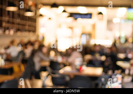 Ristorante Blur - immagine in stile effetto vintage. Sfondo confuso del ristorante con le persone. Foto Stock