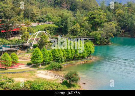 Una vista della famosa pista ciclabile a Sole Luna Lago, Taiwan Foto Stock