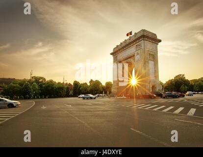 Arcul de Triumf Arco di Trionfo di Bucarest Romania incredibile paesaggio urbano Foto Stock