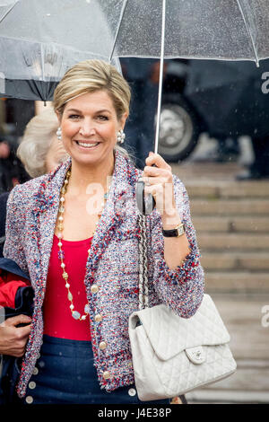 Oslo, Norvegia. Il 10 maggio, 2017. Regina Maxima, dei Paesi Bassi assiste l'ottantesimo compleanno pranzo di re Harald e la regina Sonja di Norvegia presso il Royal Yacht Norge a Oslo, Norvegia, 10 maggio 2017. Foto: Patrick van Katwijk - nessun filo SERVICE - foto: Patrick van Katwijk/Olandese Photo Press/dpa/Alamy Live News Foto Stock