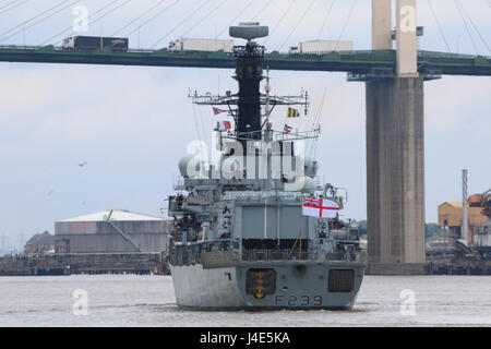 Penzance, Kent, Regno Unito. Il 12 maggio 2017. Tipo 23 fregata HMS Richmond raffigurata sul Fiume Tamigi a Penzance in Kent come fa il suo modo a Londra per una visita di porta. Credito: Rob Powell/Alamy Live News Foto Stock