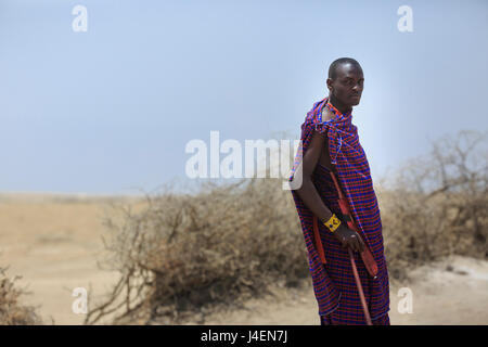 Guerriero masai, Ngorongoro Conservation Area, Tanzania, Africa orientale, Africa Foto Stock