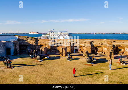 Batteria di cannoni nello storico Fort Sumter monumento nazionale, Charleston, Carolina del Sud, Stati Uniti d'America, America del Nord Foto Stock