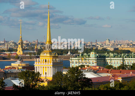 Panoramica del palazzo d'inverno, l'Ammiragliato, e quella di San Pietro e Paolo Rocca, San Pietroburgo, Russia Foto Stock