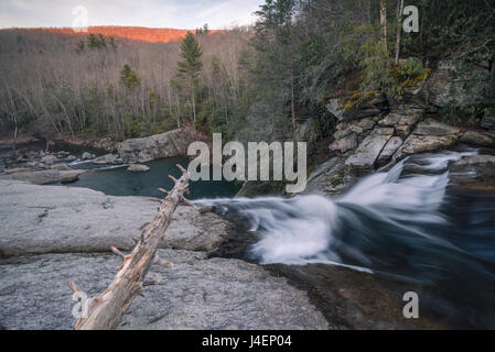 Elk River Falls al tramonto, Elk River, Blue Ridge Mountains, North Carolina, Stati Uniti d'America, America del Nord Foto Stock