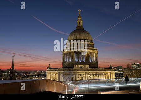 Cupola di San Pauls Cathedral da un nuovo cambiamento shopping mall, London, England, Regno Unito, Europa Foto Stock